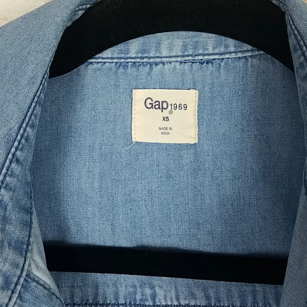 Gap 1969, 0243, Denim button down shirt light wash, Sz XS - Picture 4 of 6